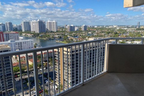 Condominio en venta en Hallandale Beach, Florida, 1 dormitorio, 80.82 m2 № 1170883 - foto 3