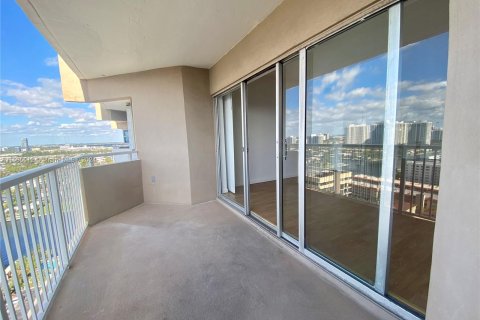 Condominio en venta en Hallandale Beach, Florida, 1 dormitorio, 80.82 m2 № 1170883 - foto 4