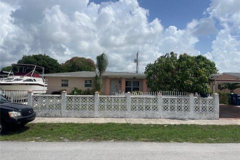 House in Miami Gardens, Florida 3 bedrooms, 151.06 sq.m. № 1282930 - photo 9