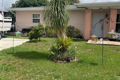 Casa en venta en Miami Gardens, Florida, 3 dormitorios, 151.06 m2 № 1282930 - foto 3