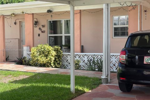 Casa en venta en Miami Gardens, Florida, 3 dormitorios, 151.06 m2 № 1282930 - foto 8