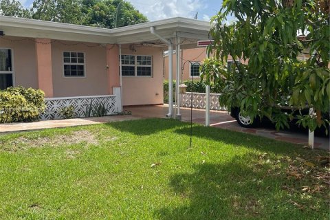 House in Miami Gardens, Florida 3 bedrooms, 151.06 sq.m. № 1282930 - photo 5