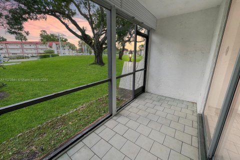 Copropriété à vendre à Pembroke Pines, Floride: 2 chambres, 108.7 m2 № 1142050 - photo 21