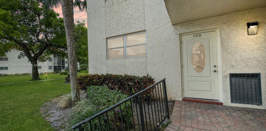 Condo in Pembroke Pines, Florida, 2 bedrooms  № 1142050