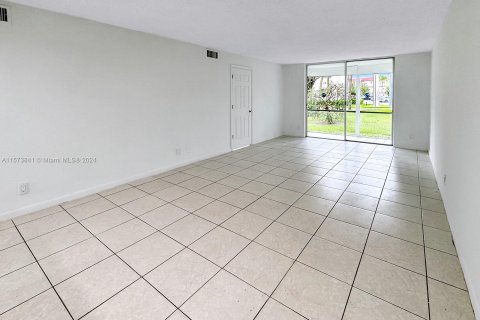 Copropriété à vendre à Pembroke Pines, Floride: 2 chambres, 108.7 m2 № 1142050 - photo 8