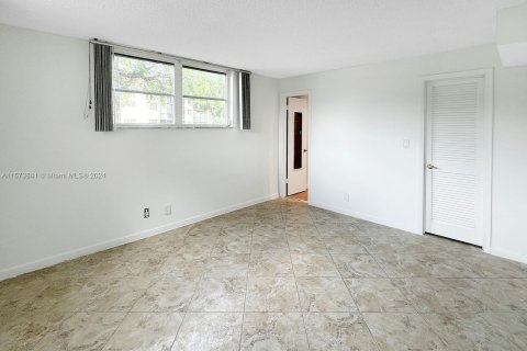 Copropriété à vendre à Pembroke Pines, Floride: 2 chambres, 108.7 m2 № 1142050 - photo 11