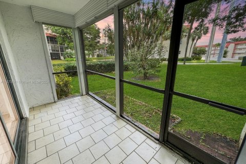 Copropriété à vendre à Pembroke Pines, Floride: 2 chambres, 108.7 m2 № 1142050 - photo 20