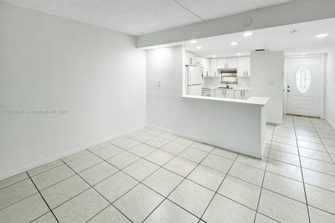 Copropriété à vendre à Pembroke Pines, Floride: 2 chambres, 108.7 m2 № 1142050 - photo 9