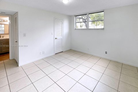 Copropriété à vendre à Pembroke Pines, Floride: 2 chambres, 108.7 m2 № 1142050 - photo 16