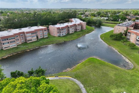 Copropriété à vendre à Sunrise, Floride: 2 chambres, 112.69 m2 № 1142049 - photo 14