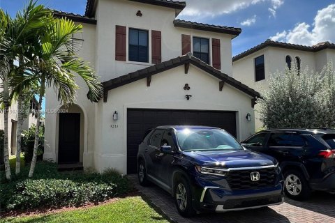 Villa ou maison à vendre à Hialeah, Floride: 3 chambres, 188.13 m2 № 1383044 - photo 2