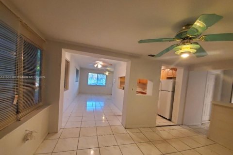 House in Hollywood, Florida 3 bedrooms, 127.28 sq.m. № 1383043 - photo 6