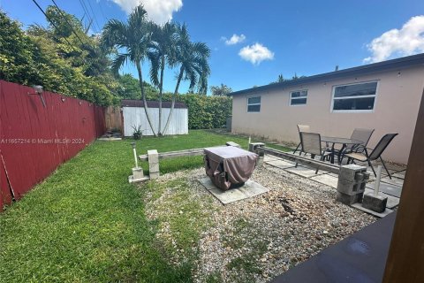 House in Miami, Florida 3 bedrooms, 141.86 sq.m. № 1383042 - photo 24