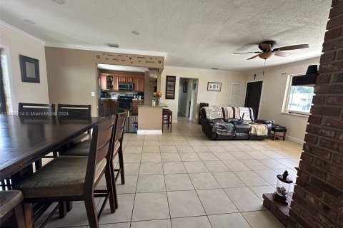 Casa en venta en Miami, Florida, 3 dormitorios, 141.86 m2 № 1383042 - foto 8