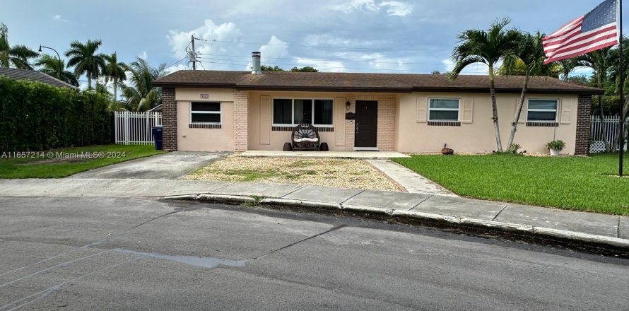 Casa en Miami, Florida 3 dormitorios, 141.86 m2 № 1383042