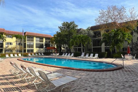 Copropriété à vendre à Pompano Beach, Floride: 2 chambres, 81.75 m2 № 1009506 - photo 14