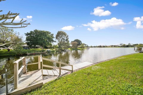 House in Wellington, Florida 5 bedrooms, 304.35 sq.m. № 1224617 - photo 25