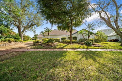 House in Wellington, Florida 5 bedrooms, 304.35 sq.m. № 1224617 - photo 24