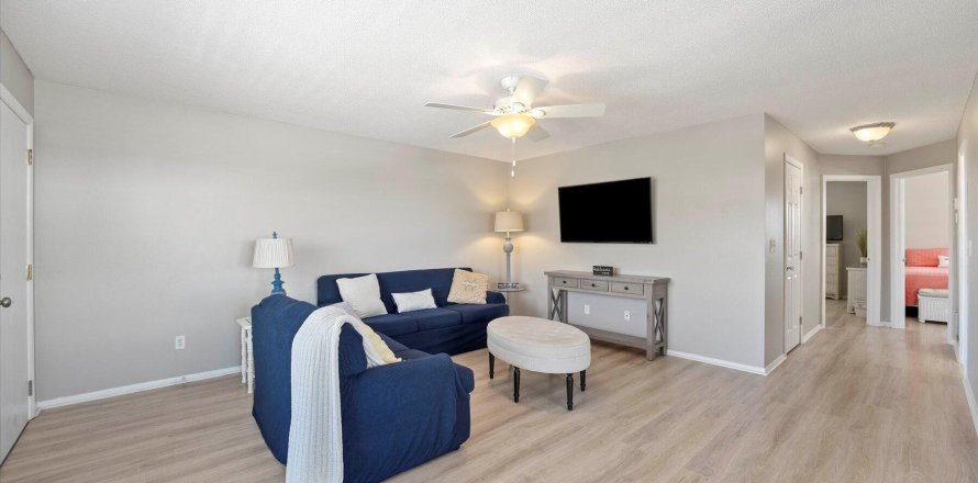 Condo in Stuart, Florida, 2 bedrooms  № 1224585