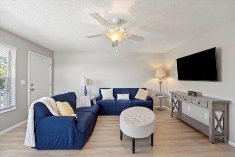 Condo in Stuart, Florida, 2 bedrooms  № 1224585 - photo 2