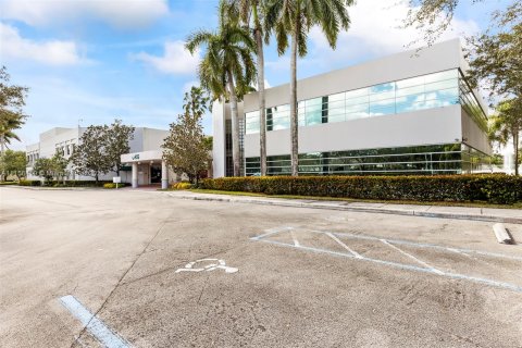 Commercial property in Weston, Florida № 528918 - photo 2