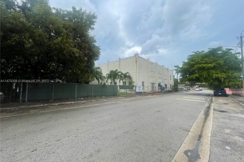 Propiedad comercial en venta en Miami, Florida № 783266 - foto 7