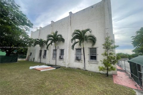 Propiedad comercial en venta en Miami, Florida № 783266 - foto 14