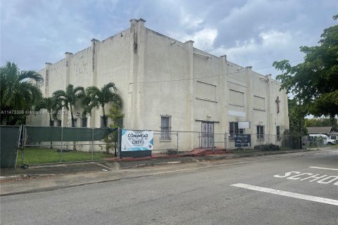 Propiedad comercial en venta en Miami, Florida № 783266 - foto 1