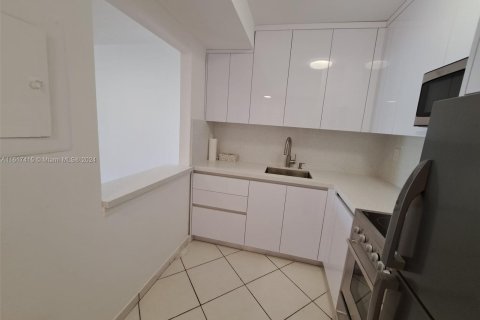 Copropriété à vendre à Sunny Isles Beach, Floride: 1 chambre, 50.54 m2 № 1238794 - photo 2