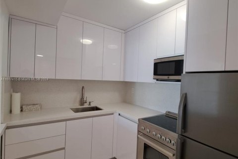 Condo in Sunny Isles Beach, Florida, 1 bedroom  № 1238794 - photo 1