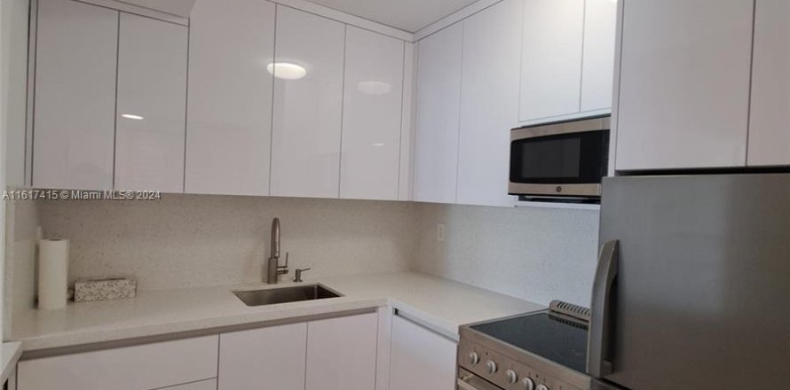 Condo in Sunny Isles Beach, Florida, 1 bedroom  № 1238794