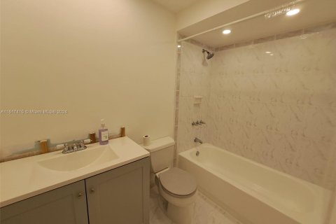 Condo in Sunny Isles Beach, Florida, 1 bedroom  № 1238794 - photo 11