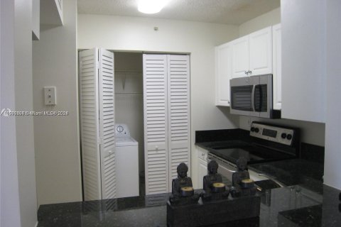 Condo in Hollywood, Florida, 2 bedrooms  № 1238792 - photo 5