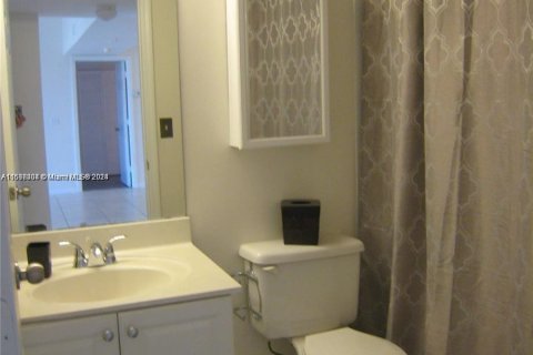 Condo in Hollywood, Florida, 2 bedrooms  № 1238792 - photo 9