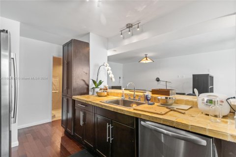 Condo in Miami Beach, Florida, 1 bedroom  № 1414007 - photo 8