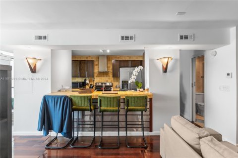 Condo in Miami Beach, Florida, 1 bedroom  № 1414007 - photo 5