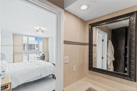 Condo in Miami Beach, Florida, 1 bedroom  № 1414007 - photo 25