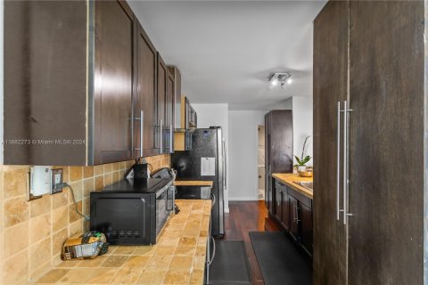 Condo in Miami Beach, Florida, 1 bedroom  № 1414007 - photo 7