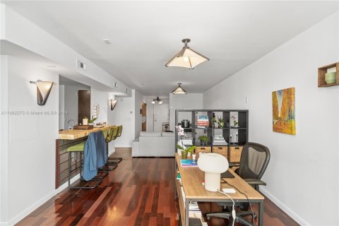 Condo in Miami Beach, Florida, 1 bedroom  № 1414007 - photo 11