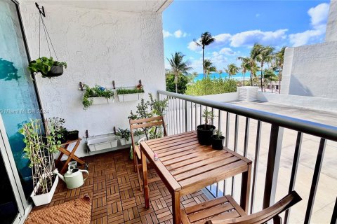 Condo in Miami Beach, Florida, 1 bedroom  № 1414007 - photo 28