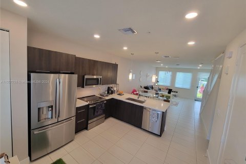 Condominio en venta en Doral, Florida, 3 dormitorios, 122.82 m2 № 1080126 - foto 4