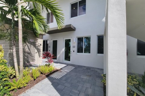 Condominio en venta en Doral, Florida, 3 dormitorios, 122.82 m2 № 1080126 - foto 2