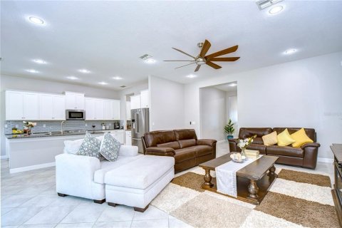 Casa en venta en Wesley Chapel, Florida, 4 dormitorios, 252.32 m2 № 1347167 - foto 9