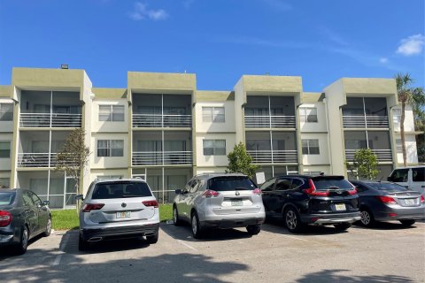 Condo in Sunrise, Florida, 2 bedrooms  № 1188788 - photo 22