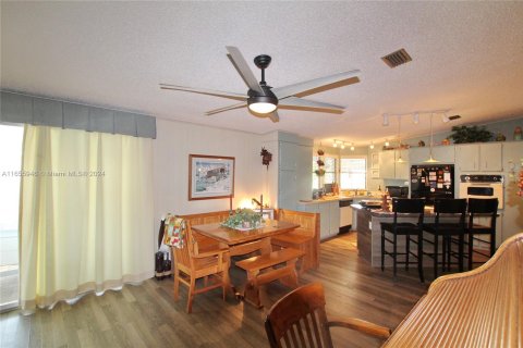 House in Okeechobee, Florida 2 bedrooms, 134.8 sq.m. № 1355122 - photo 15