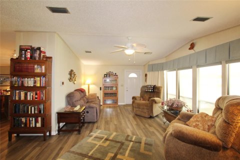 House in Okeechobee, Florida 2 bedrooms, 134.8 sq.m. № 1355122 - photo 16