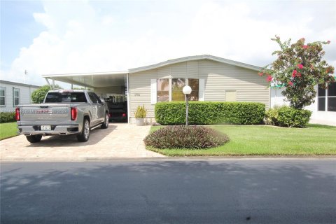 House in Okeechobee, Florida 2 bedrooms, 134.8 sq.m. № 1355122 - photo 1