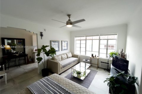 Condominio en venta en Miami Beach, Florida, 39.95 m2 № 1355123 - foto 1