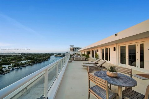 Condo in Miami Beach, Florida, 4 bedrooms  № 1158827 - photo 23