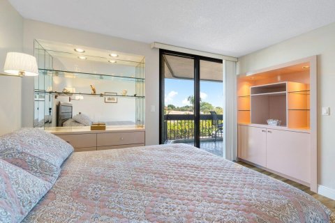 Condo in West Palm Beach, Florida, 3 bedrooms  № 1102001 - photo 16